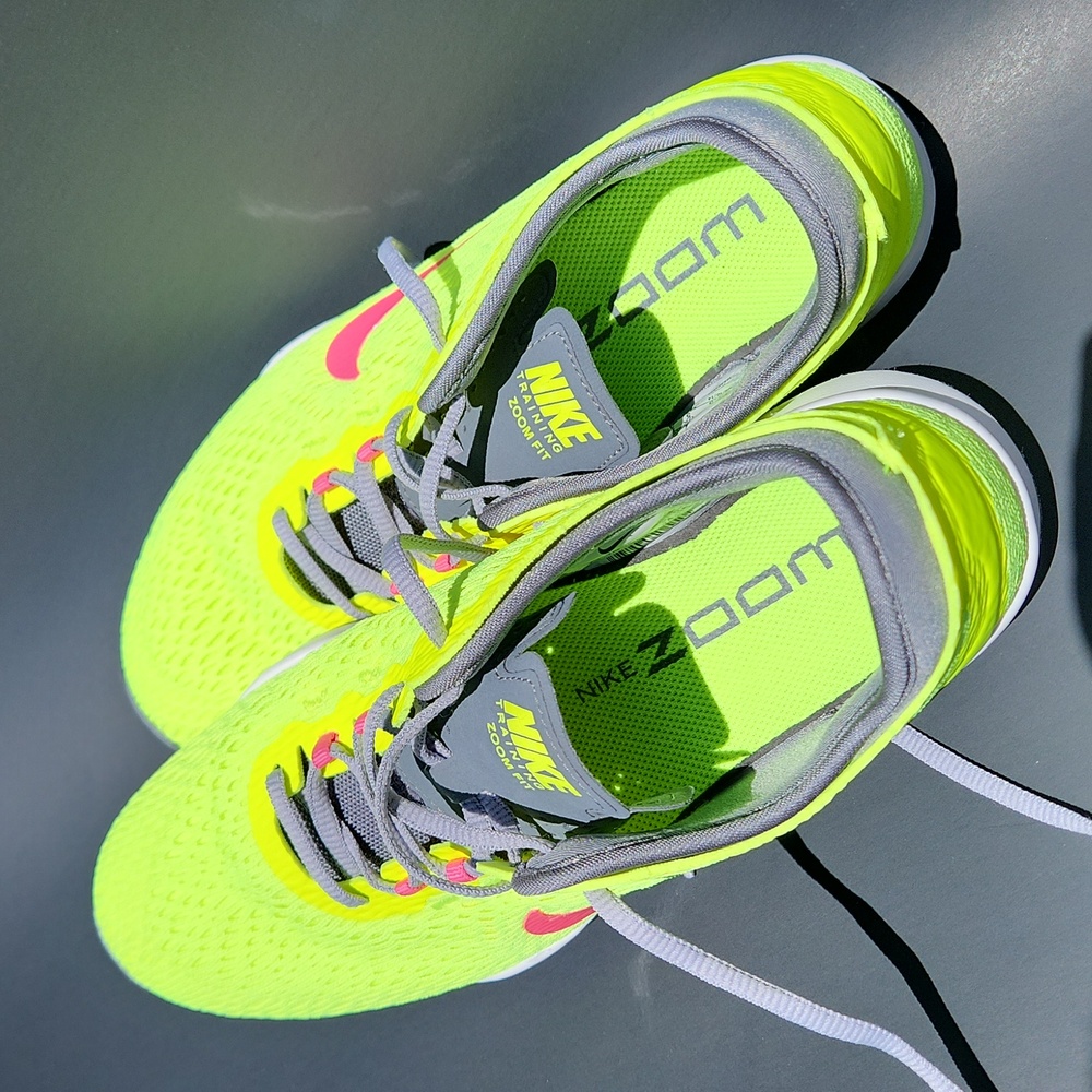 NIKE WOMENS ZOOM FIT TRAINING SHOES SIZE 7.5 Vintage 2014 LIKE NEW! NARR…